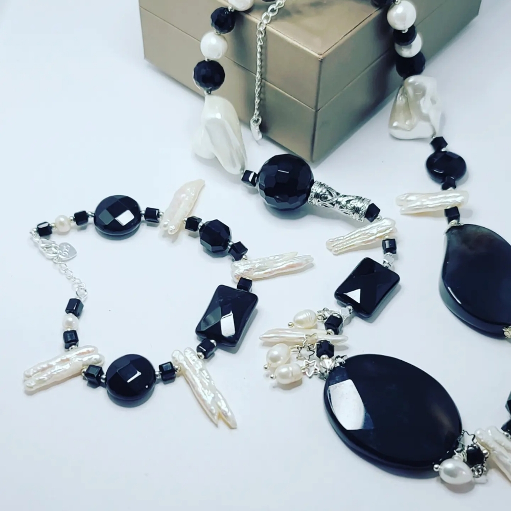 24/ Baroque Pearl, Black Agate necklace
